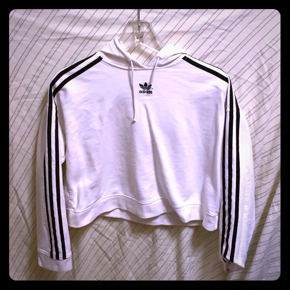 Small adidas crop pull over hoodie worn twice